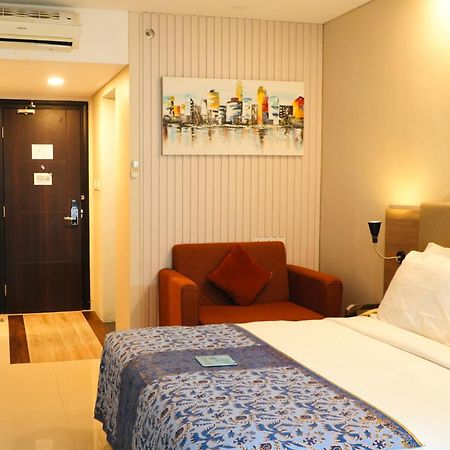 Verse Hotel Cirebon Εξωτερικό φωτογραφία