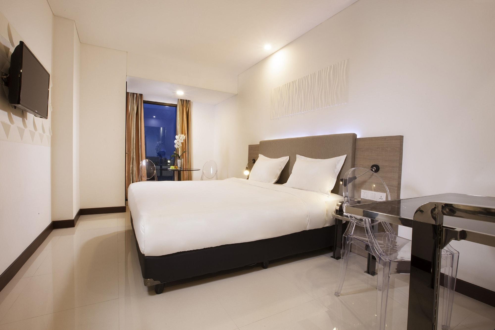 Verse Hotel Cirebon Εξωτερικό φωτογραφία