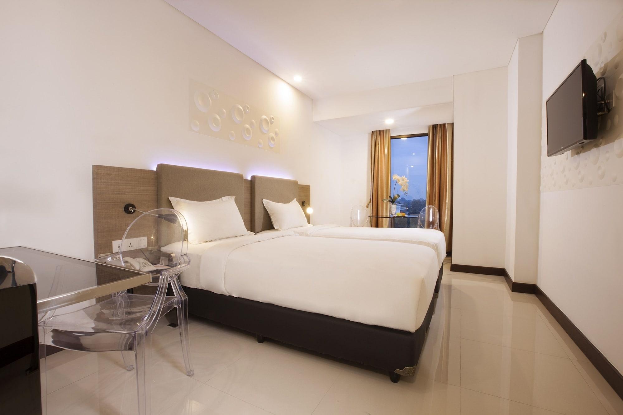 Verse Hotel Cirebon Εξωτερικό φωτογραφία