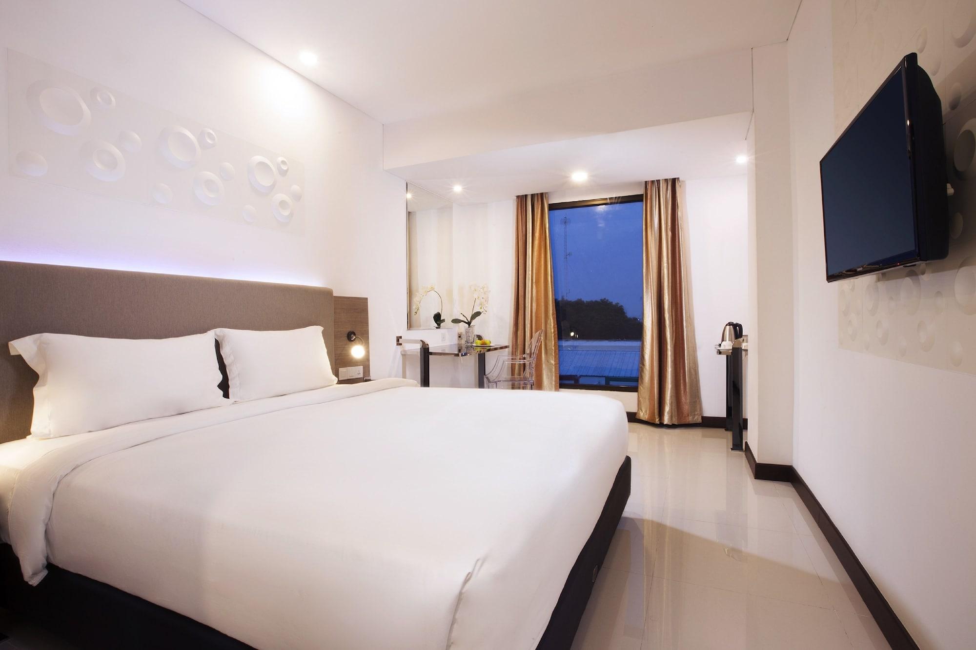 Verse Hotel Cirebon Εξωτερικό φωτογραφία