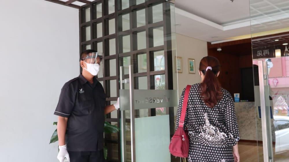 Verse Hotel Cirebon Εξωτερικό φωτογραφία