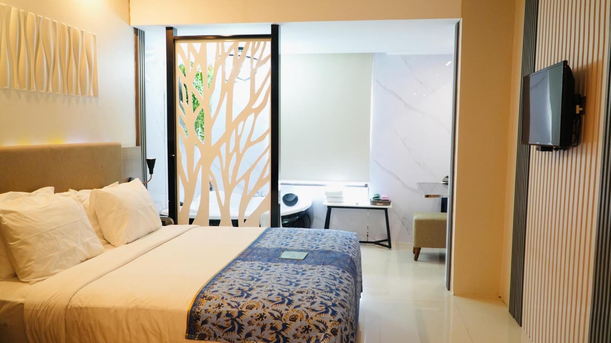 Verse Hotel Cirebon Εξωτερικό φωτογραφία