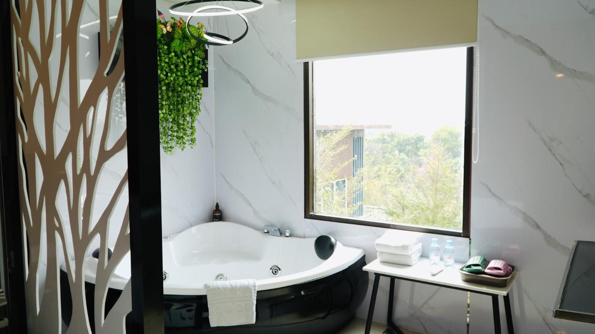 Verse Hotel Cirebon Εξωτερικό φωτογραφία