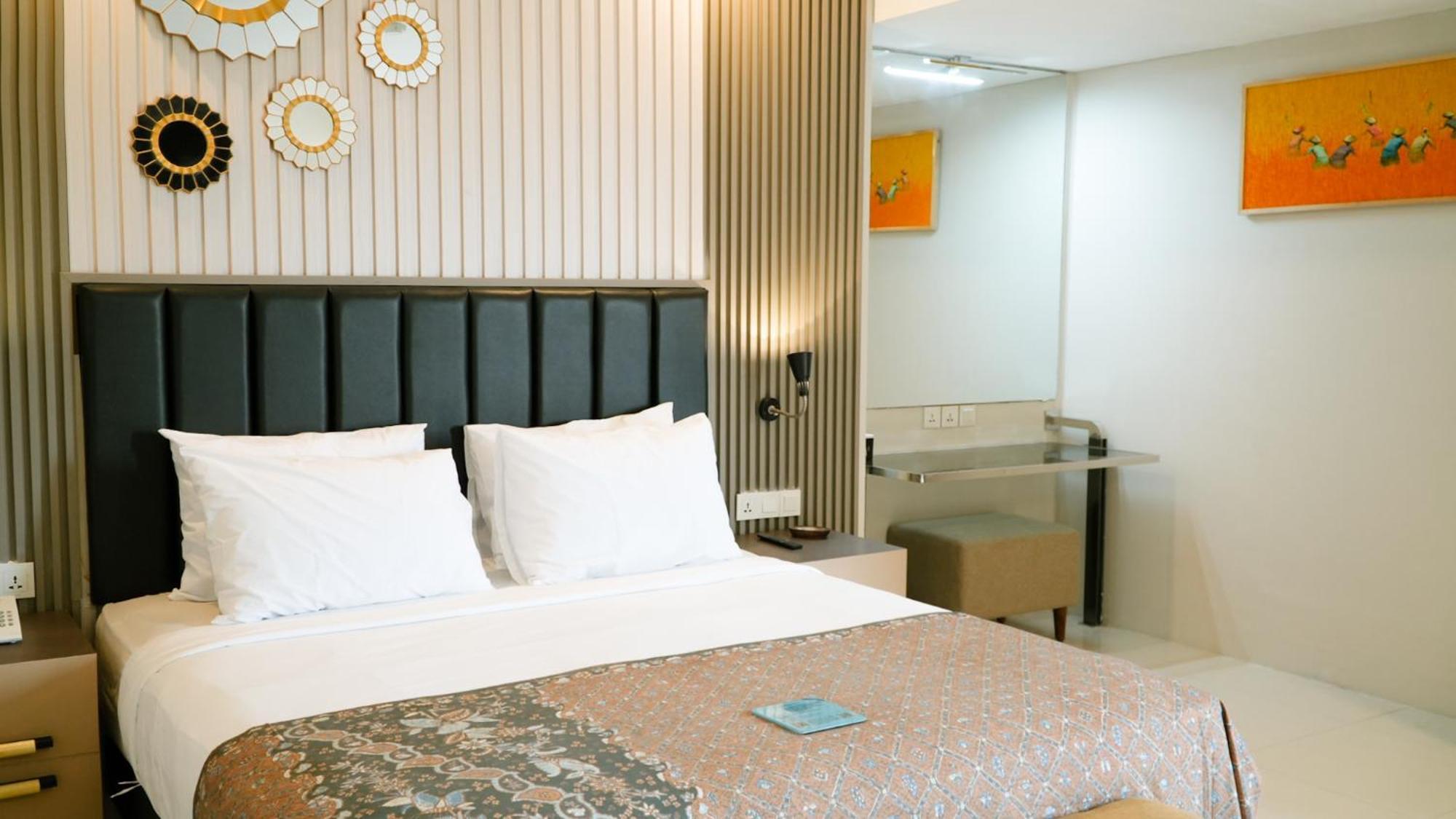 Verse Hotel Cirebon Εξωτερικό φωτογραφία