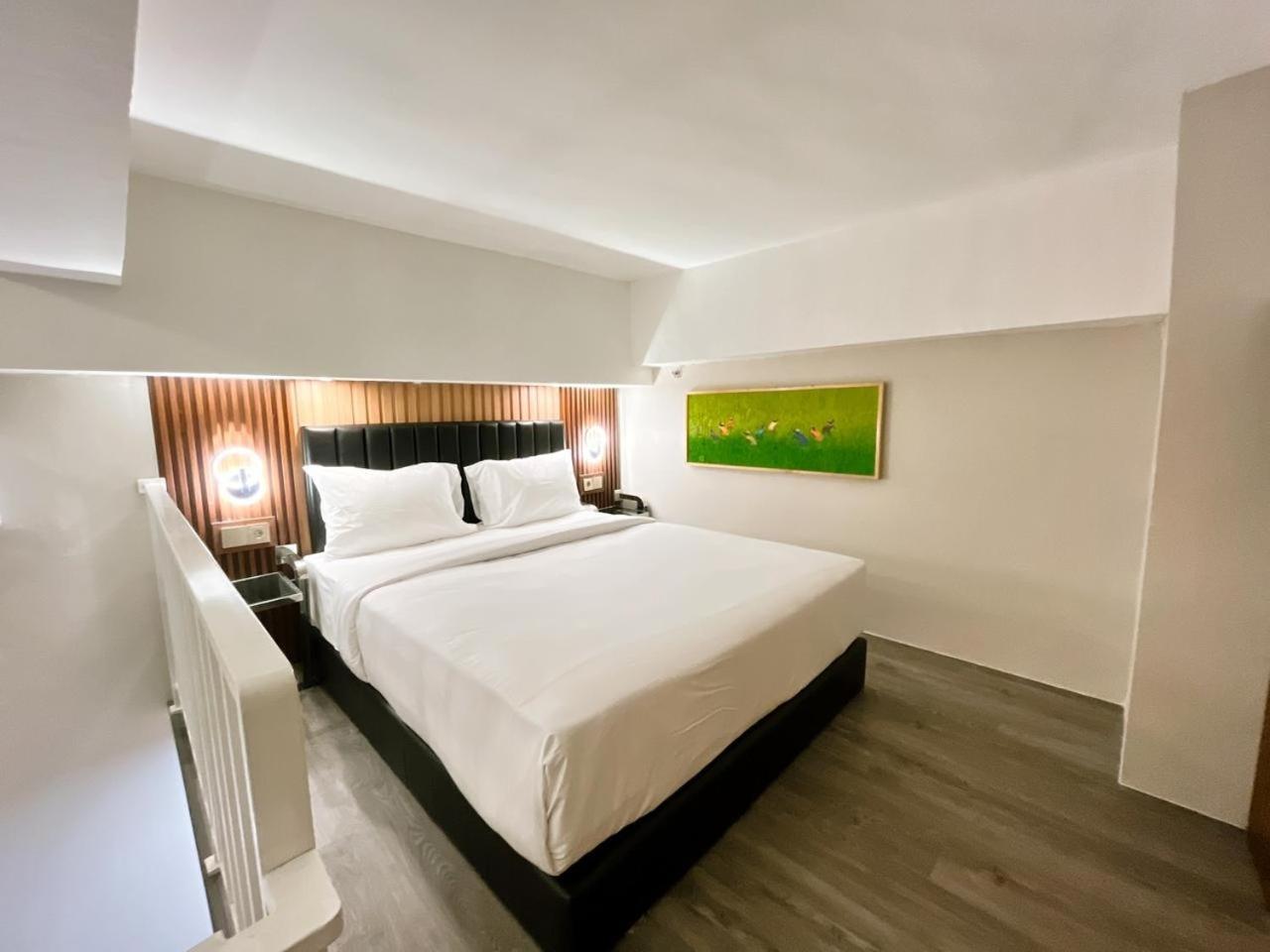 Verse Hotel Cirebon Εξωτερικό φωτογραφία