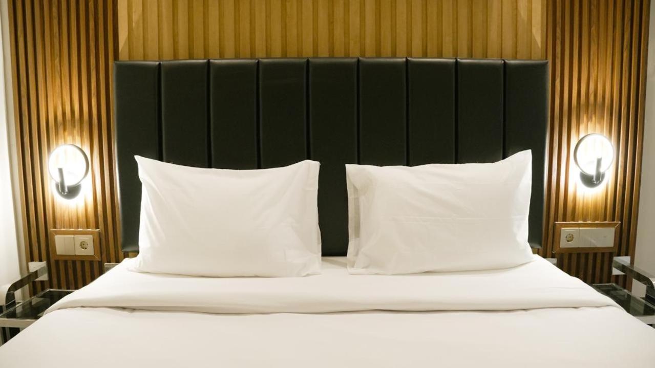 Verse Hotel Cirebon Εξωτερικό φωτογραφία
