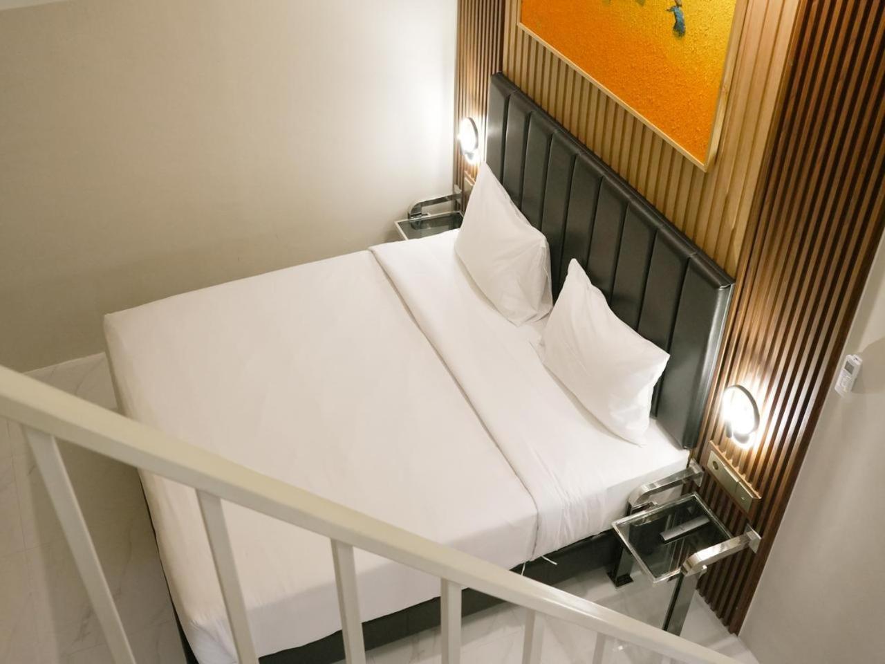 Verse Hotel Cirebon Εξωτερικό φωτογραφία