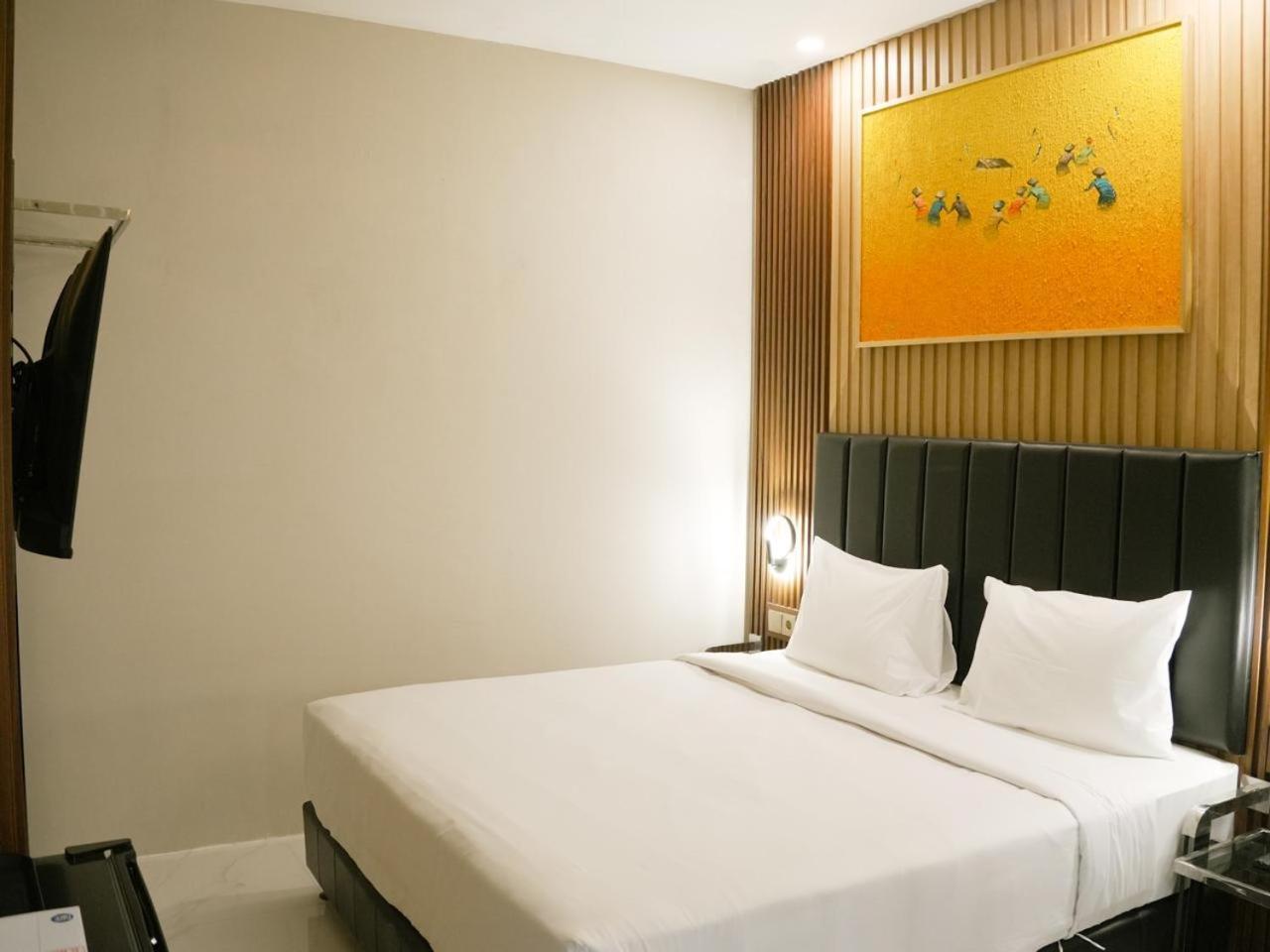 Verse Hotel Cirebon Εξωτερικό φωτογραφία