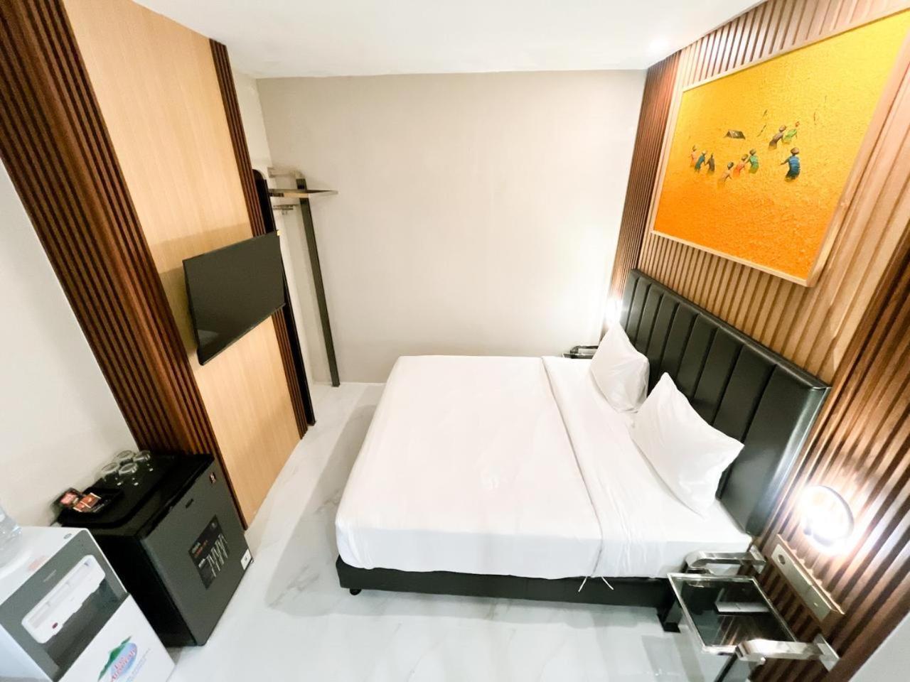 Verse Hotel Cirebon Εξωτερικό φωτογραφία