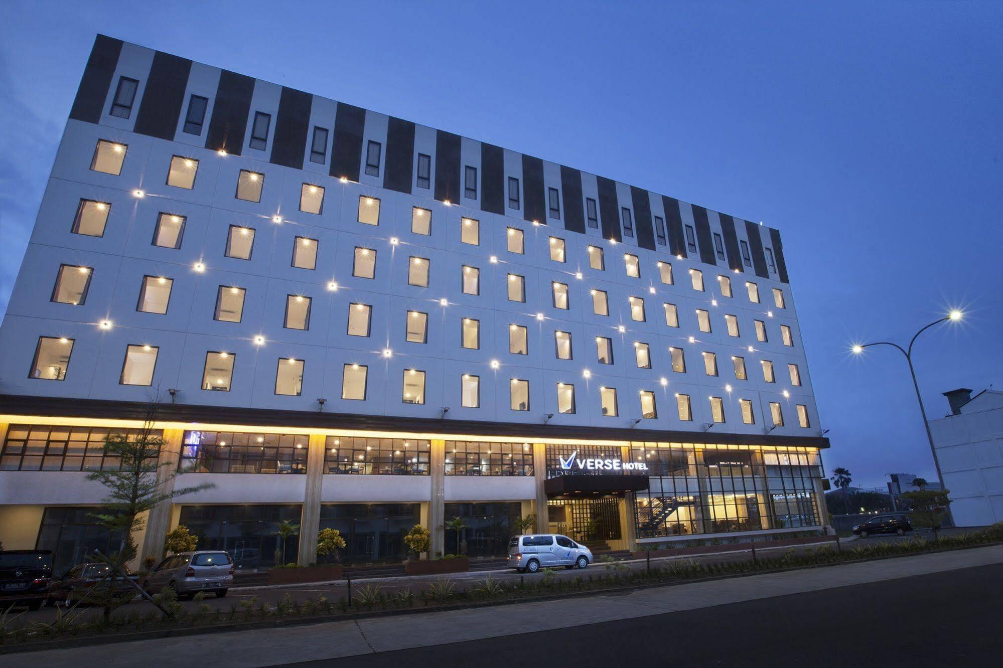 Verse Hotel Cirebon Εξωτερικό φωτογραφία