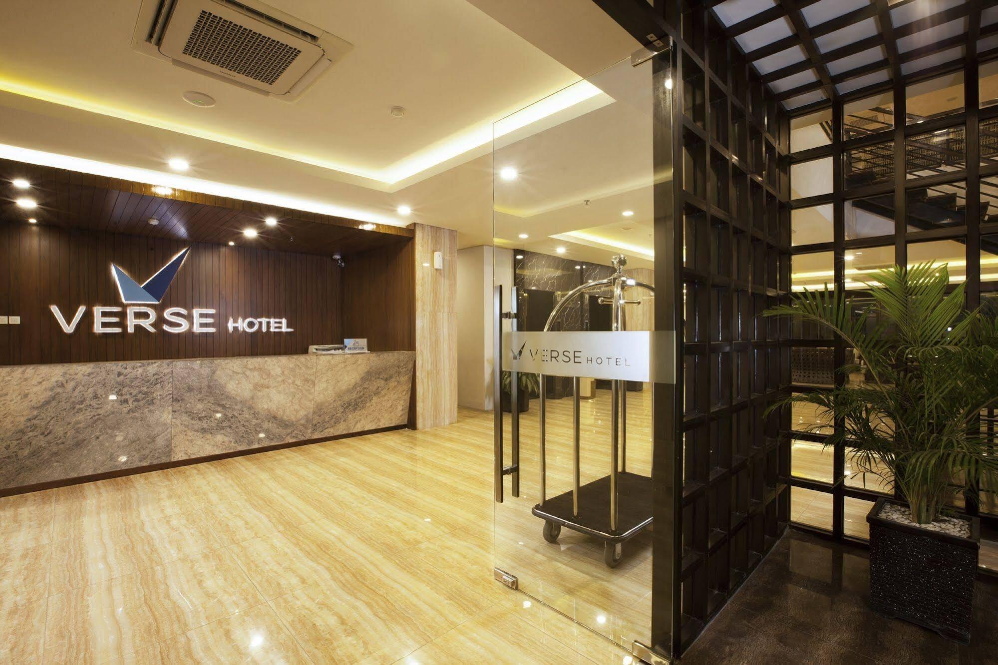 Verse Hotel Cirebon Εξωτερικό φωτογραφία