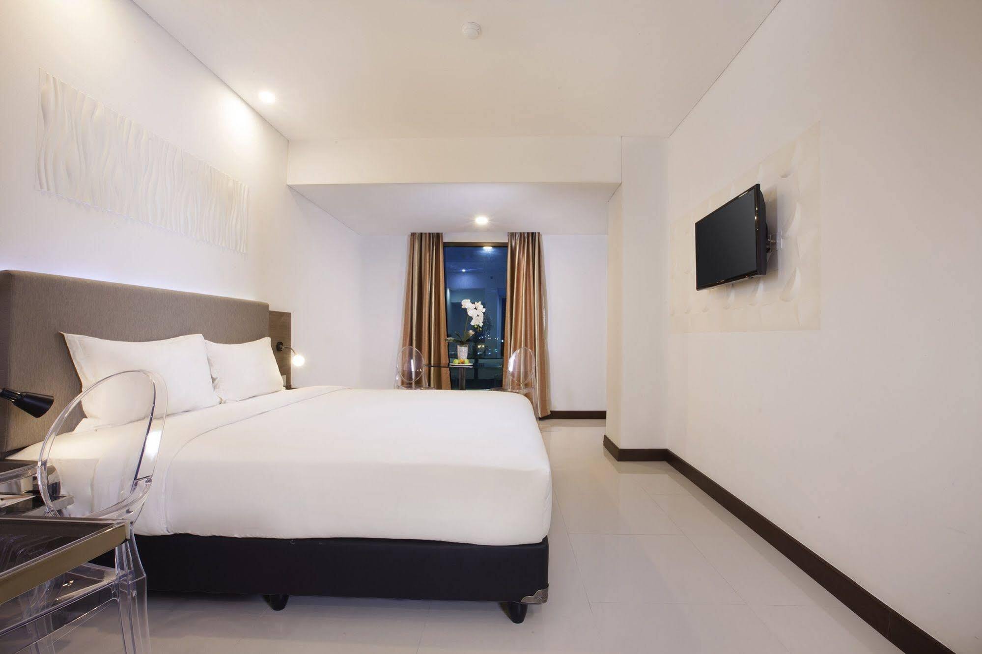 Verse Hotel Cirebon Εξωτερικό φωτογραφία