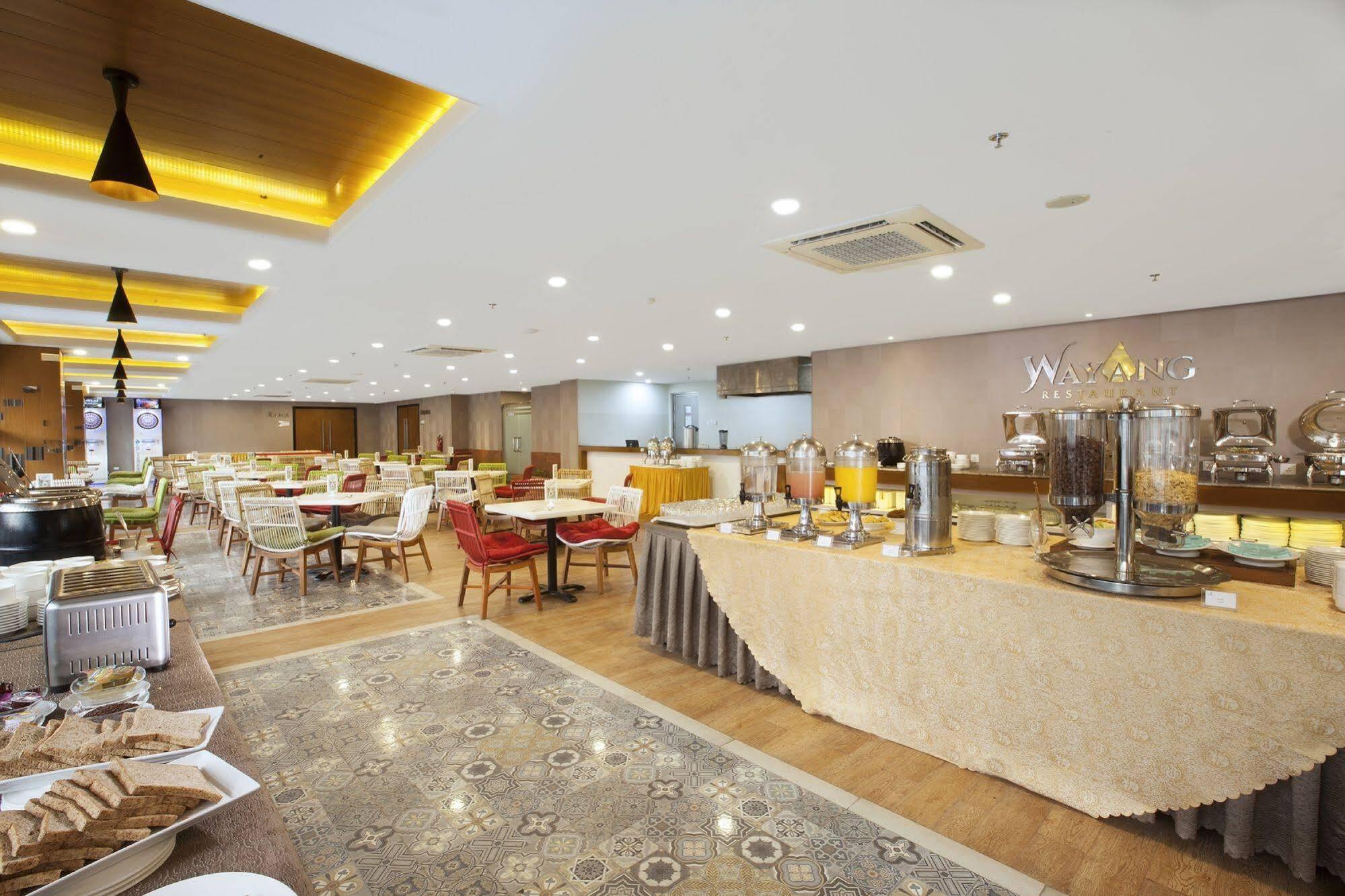Verse Hotel Cirebon Εξωτερικό φωτογραφία