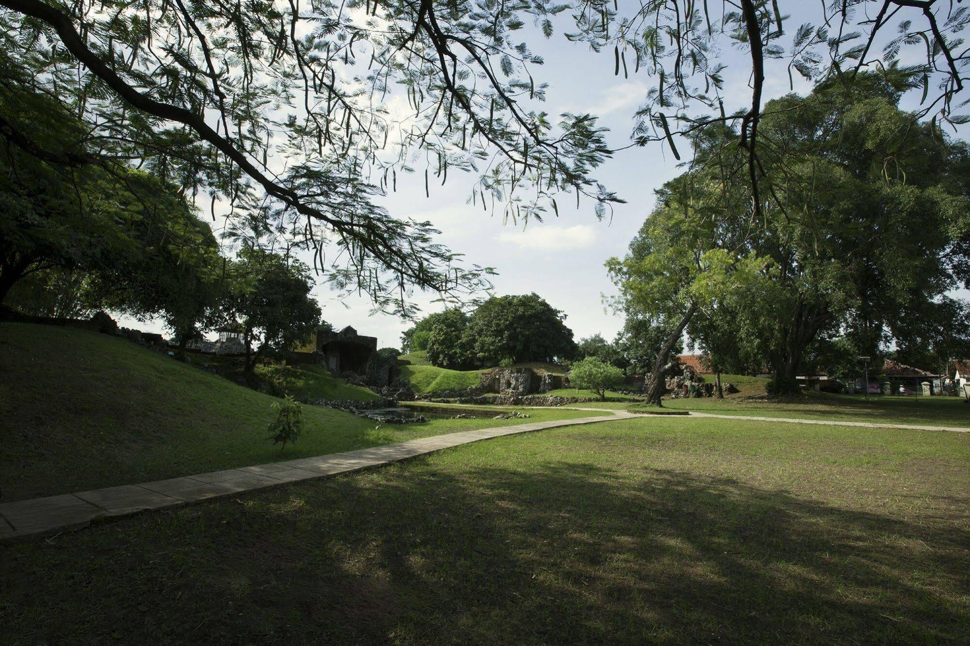 Verse Hotel Cirebon Εξωτερικό φωτογραφία