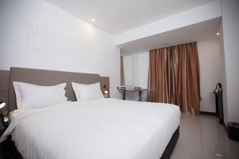 Verse Hotel Cirebon Εξωτερικό φωτογραφία